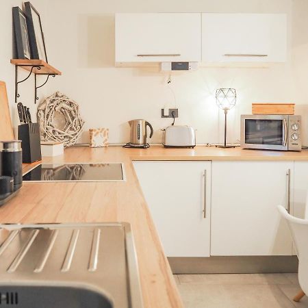 Stylische Wohnung In Ruhiger Lage, Sehr Messenah Laatzen Kültér fotó