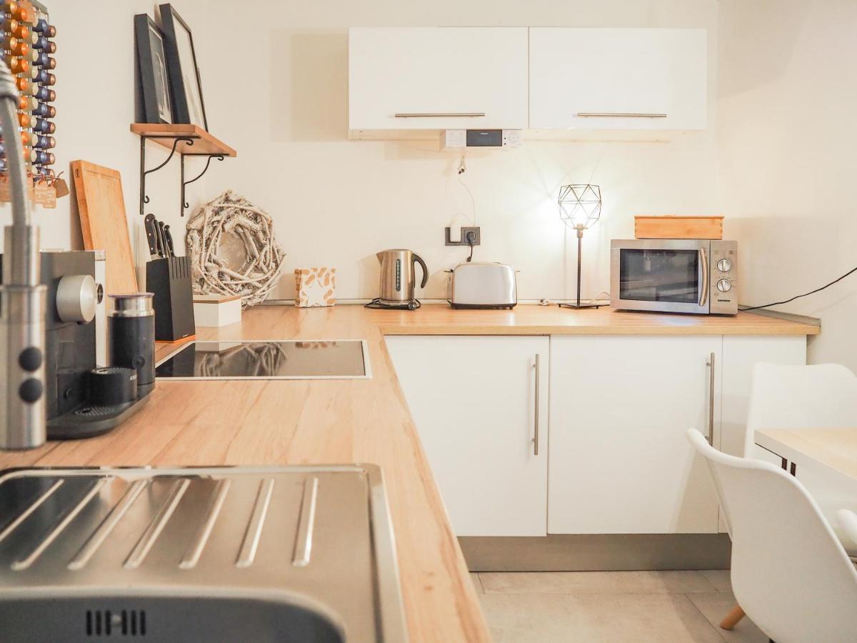 Stylische Wohnung In Ruhiger Lage, Sehr Messenah Laatzen Kültér fotó